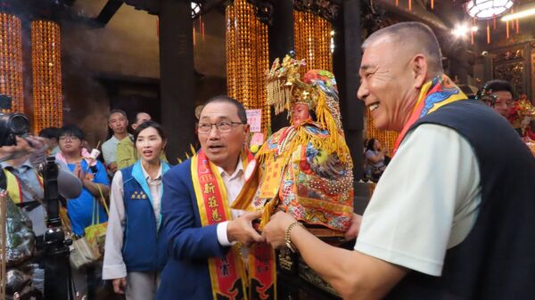 ▲北臺灣媽祖文化節新莊起駕 慈祐宮建廟340年捐復康巴士。（圖／新北市民政局提供）
