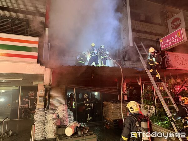▲▼宜蘭員山一家建材行3日深夜傳惡火，釀4死。（圖／記者游芳男翻攝，下同）