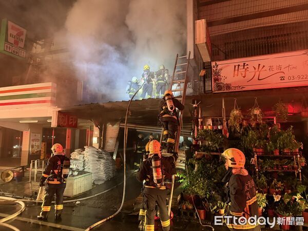 ▲▼宜蘭員山一家建材行3日深夜傳惡火，釀4死。（圖／記者游芳男翻攝，下同）