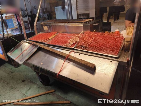 沒付錢拿烤魷魚走人…24歲火爆男怒掀墾丁大街攤販！逞狠下場好糗