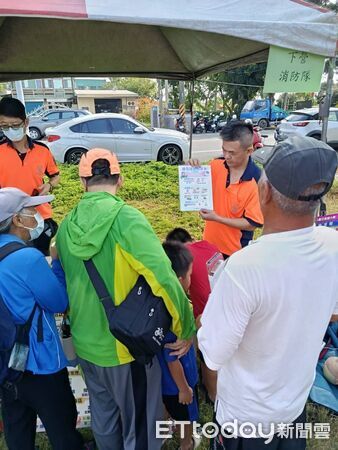 ▲下營消防分隊配合農情產業文化節暨商圈嘉年華辦理防火宣導，讓民眾逛活動也能學習消防安全知識。（記者林東良翻攝，下同）
