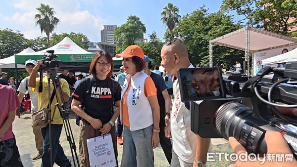 ▲柯志恩合體黃國昌力挺高雄市議員參選人林于凱             。（圖／記者吳奕靖攝）