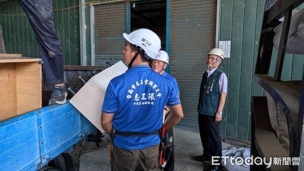 老繭雙手築希望！ 台南做工行善團週末接力修屋、翻新家具
