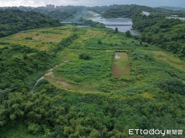 ▲▼高雄大樹和山光電場邊坡滑動引戰。（圖／記者賴文萱翻攝）