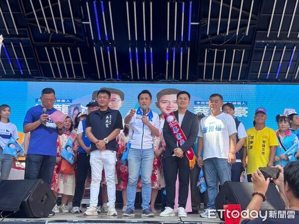 ▲蔡宗豪競選總部成立，台南市長參選人謝龍介、前立委陳以信到場力挺，呼籲鄉親支援蔡宗豪連任。（記者林東良翻攝，下同）