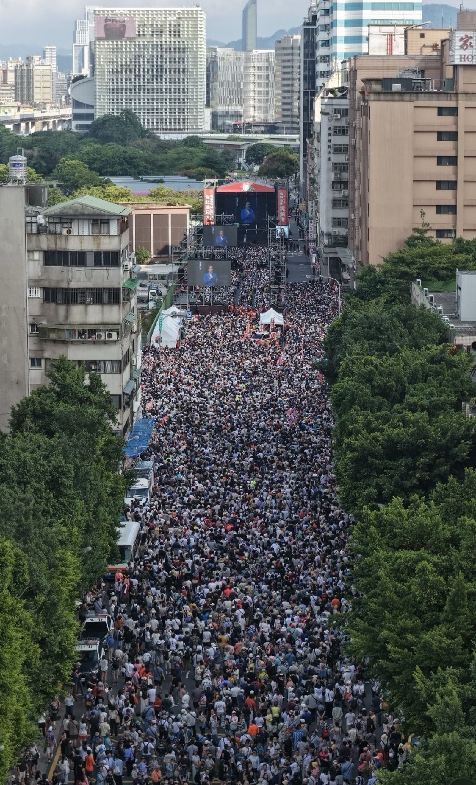 沈伯洋參選後掀「洋流」，競總成立大會現場擠滿支持者。（沈伯洋競辦提供）