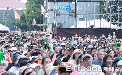 出席沈伯洋造勢　陳其邁感謝蔣萬安：事事問高雄讓我新書賣很好
