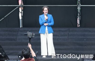 蕭美琴:台北不只有喝牛奶 沈伯洋不需背誦朗讀!他是行動知識庫