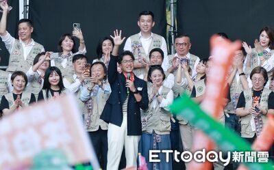 沈伯洋哭了!自嘲「如此冷靜」破功 曝後台已在談版權準備開唱