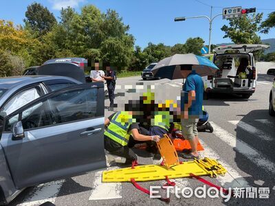 快訊/花蓮壽豐鄉「2車路口碰撞」! 女乘客命危搶救中