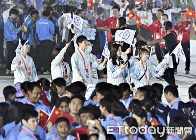 亞運閉幕式瑞穗競技場登場！17歲「跆拳道甜心」王婕菱掌旗亮相