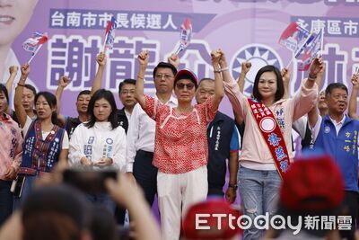 馬以南披彩帶、謝龍介授戰旗 林燕祝永康競總成立拚五連任