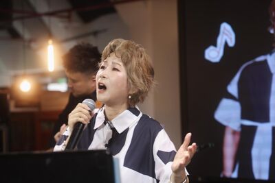 江念庭北流開唱!15歲歌迷「求長輩陪追星」 周治平也驚喜現身