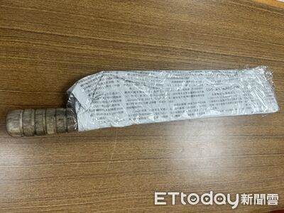 口角爆流血衝突!高雄男持柴刀衝友人家砍人 現行犯被逮