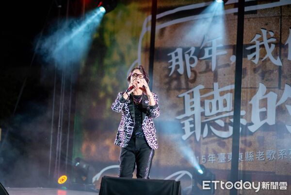 ▲2026「那年，我們一起聽的歌」老歌系列演唱會連續兩晚於台東北町日式建築宿舍群登場，邀集9組跨世代歌手演出，吸引大批民眾到場共享經典金曲。（圖／記者楊晨東翻攝）
