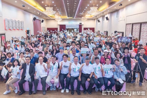 ▲民眾黨屏東隊3日晚間舉行誓師大會。(圖/林育先提供)