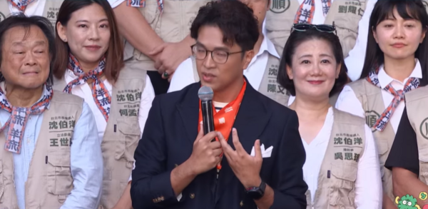 ▲▼沈伯洋致詞時，吳思瑤強忍淚水。（圖／ETtoday新聞雲直播）