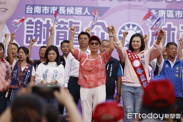 馬以南披彩帶、謝龍介授戰旗 林燕祝永康競總成立拚五連任