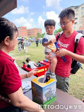 ▲台南幸福嘉年華設定「小小消防車」體驗，讓孩子化身小小消防員，在歡樂中認識消防工作。（記者林東良翻攝，下同）