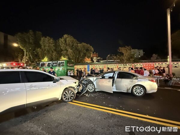 龍山寺旁轎車突失控！連撞逆向7人受傷 駕駛：癲癇發作