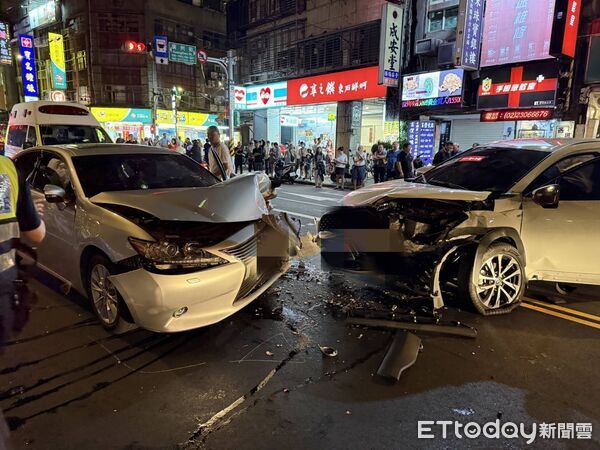 ▲▼北市萬華西園路一段晚間發生2車追撞，現場共有7人受傷。（圖／記者黃彥傑攝）