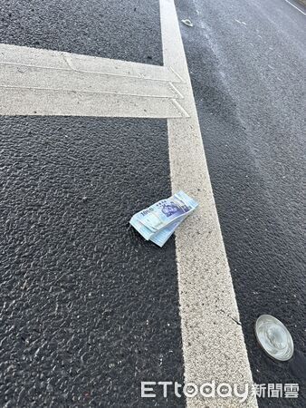 ▲東港警方找回20萬現金。（圖／記者陳崑福翻攝）