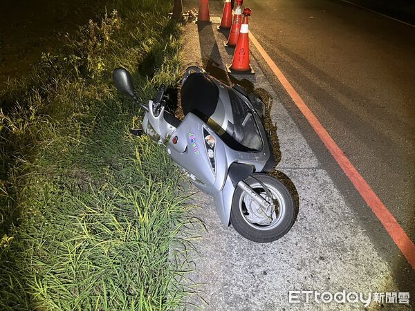 ▲台南市東區巴克禮公園周邊道路發生自小客車追撞機車事故，造成76歲張姓騎士擦傷，肇事駕駛逃逸，警方正追查中。（記者林東良翻攝，下同）
