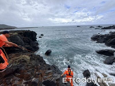 12歲男童豆腐岬戲水突溺水!海面載浮載沉 海巡兩度拋繩救命