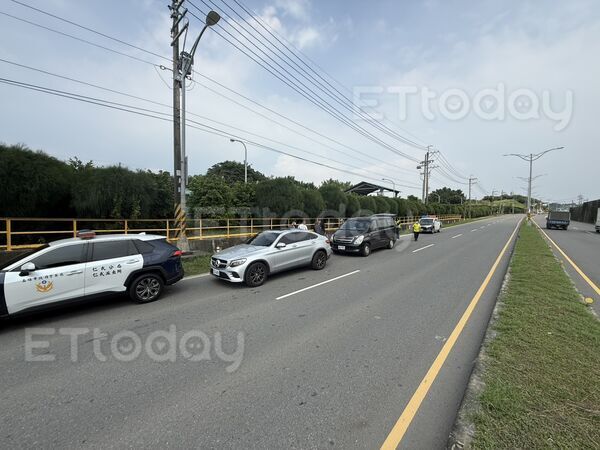 快訊／高雄男連人帶車摔水溝亡！監視器曝「時牽時騎」死因待查
