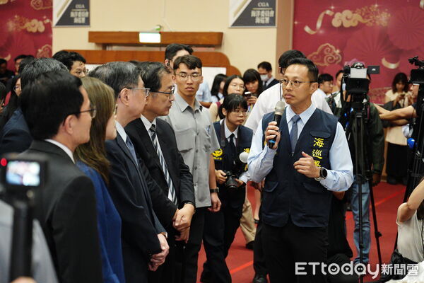 ▲行政院長卓榮泰在海委會主委管碧玲等官員陪同下到海巡署視察毒品查緝成果。（圖／記者張君豪翻攝）