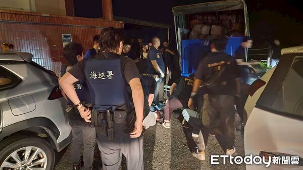 ▲行政院長卓榮泰在海委會主委管碧玲等官員陪同下到海巡署視察毒品查緝成果。（圖／記者張君豪翻攝）