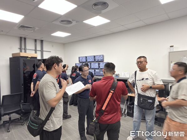 ▲台南市消防局第六大隊率領轄內7個消防分隊，前往亞太國際棒球場實地踏勘，強化大型賽事救災與疏散應變能力。（記者林東良翻攝，下同）