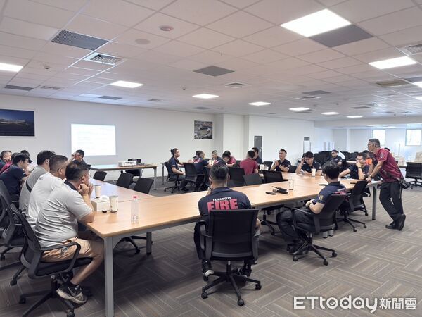 ▲台南市消防局第六大隊率領轄內7個消防分隊，前往亞太國際棒球場實地踏勘，強化大型賽事救災與疏散應變能力。（記者林東良翻攝，下同）