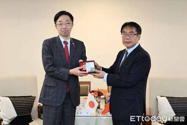 ▲熊本縣知事木村敬、縣議會議長内野幸喜率團拜會台南市長黃偉哲，感謝台南市民捐款支援震災重建。（記者林東良翻攝，下同）