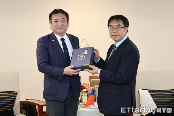 ▲熊本縣知事木村敬、縣議會議長内野幸喜率團拜會台南市長黃偉哲，感謝台南市民捐款支援震災重建。（記者林東良翻攝，下同）