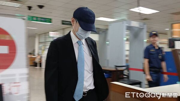 ▲▼會計師端木正因柯文哲政治獻金案到高等法院開庭。（圖／記者吳銘峯攝）