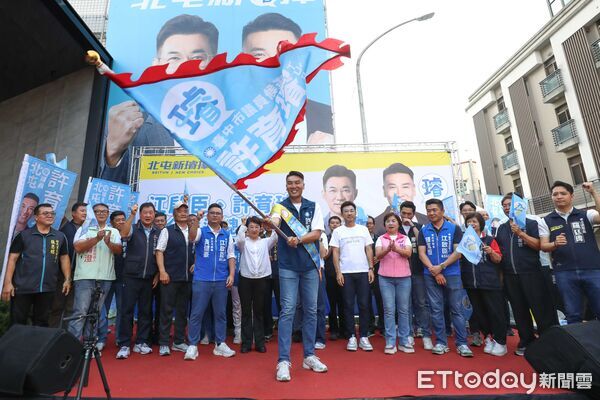 ▲台中市長盧秀燕、江啟臣及多名台中市立委出席許育璿北屯聯合競總成立大會，地方里長及社團代表也到場支持。（圖／記者游瓊華翻攝）