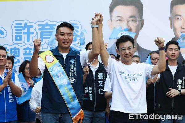▲台中市長盧秀燕、江啟臣及多名台中市立委出席許育璿北屯聯合競總成立大會，地方里長及社團代表也到場支持。（圖／記者游瓊華翻攝）