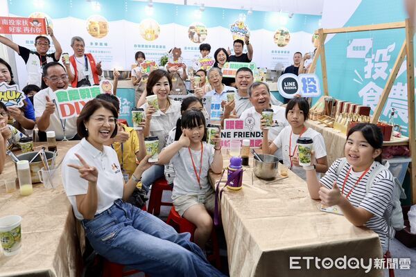 ▲家扶兒少走讀茶鄉、逛茶博,南投縣長許淑華陪伴孩子體驗食農教育。(圖/南投縣政府提供,下同)