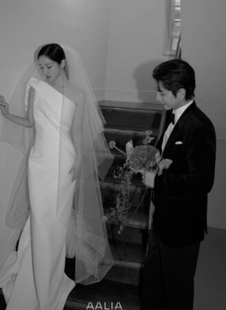 ▲▼《善宰》男星宋智浩要結婚了！娶交往多年女友　婚紗照甜蜜曝光。（圖／翻攝自aalia_official_ IG）