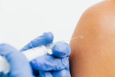 「帶狀皰疹疫苗」不只防皮蛇 醫研究:可能有助腎心健康