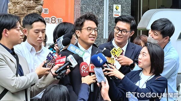 趙少康追問毒品立場 沈伯洋突表態兩句話「蔣萬安說的」全場愣住