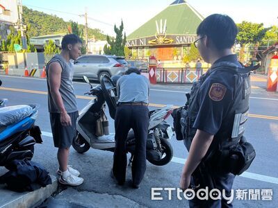 機車拋錨手機又沒電 大武警協助尋修車廠助旅客順利返程