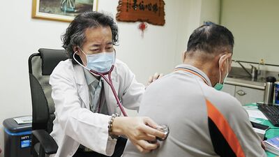 以為吃壞肚子!60歲男腹痛冒冷汗送急診 竟是急性心肌梗塞