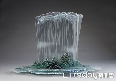 《裂縫,行走的光》黃錦堂個展開幕 以玻璃裂痕探索土地記憶