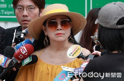 許純美看沈伯洋、蔣萬安　秒答「誰比較帥」大笑