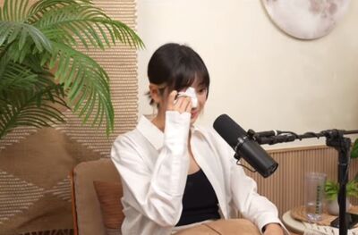 愛莉莎莎罕談原生家庭哭了!認昔叛逆「動手反擊媽」 曝多年疏離心結
