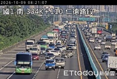 快訊／國1仁德段車禍「自小客翻覆」內線封閉　現場畫面曝