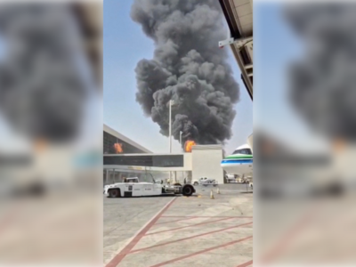 飛機傳起火嚴重受損！青年運動猛轟　沙國機場竄濃濃黑煙