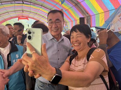 有驚無險!李四川萬里競總舞台突下陷 主持人妙喊:壓倒性勝利